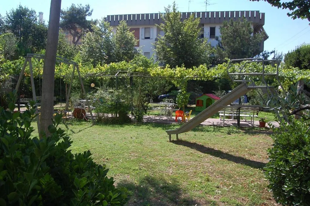 Hotel Perugini Marebello 2*,  Italien