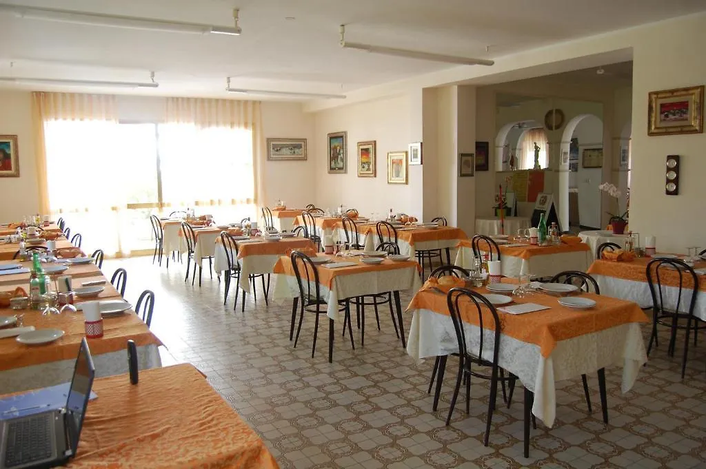 **  Hotel Perugini Marebello Italien